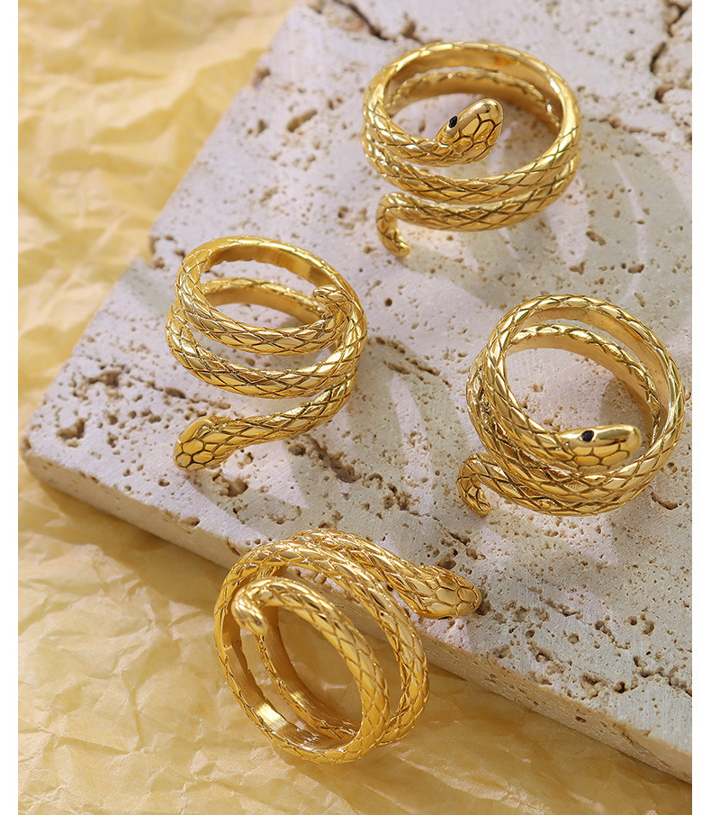 Serpentine Surrounding Ring